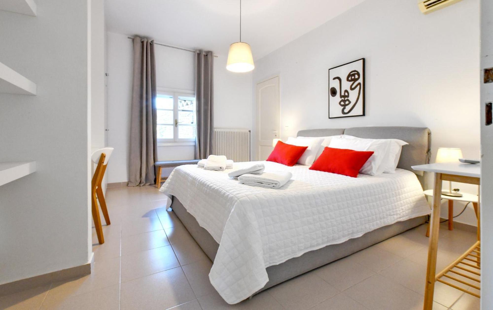Amazing 2 Bedroom Apartment Overlooking The Marina Of Vourkárion Eksteriør billede