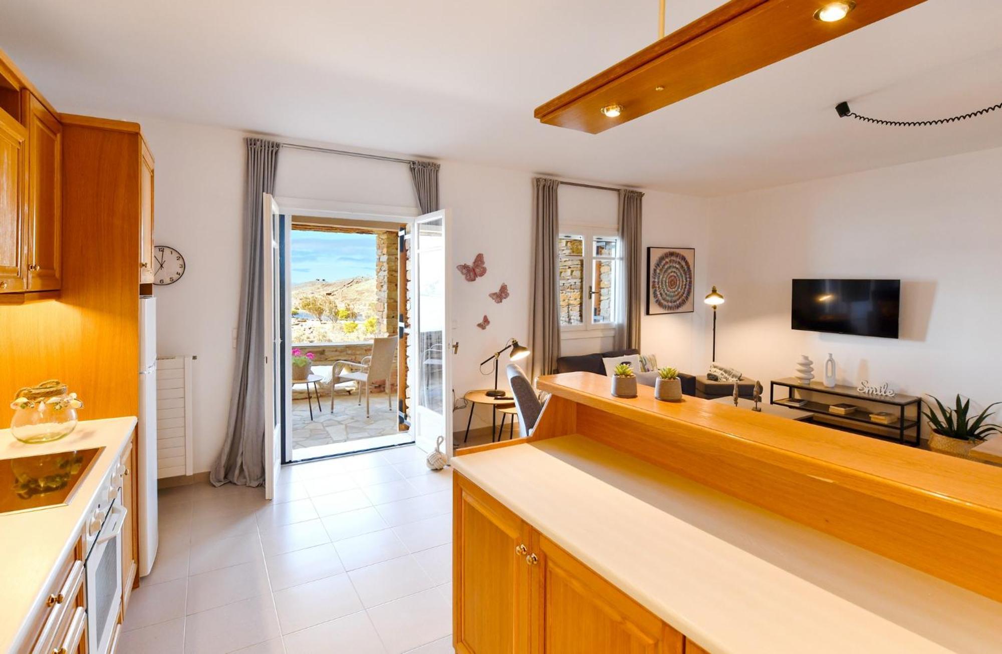 Amazing 2 Bedroom Apartment Overlooking The Marina Of Vourkárion Eksteriør billede