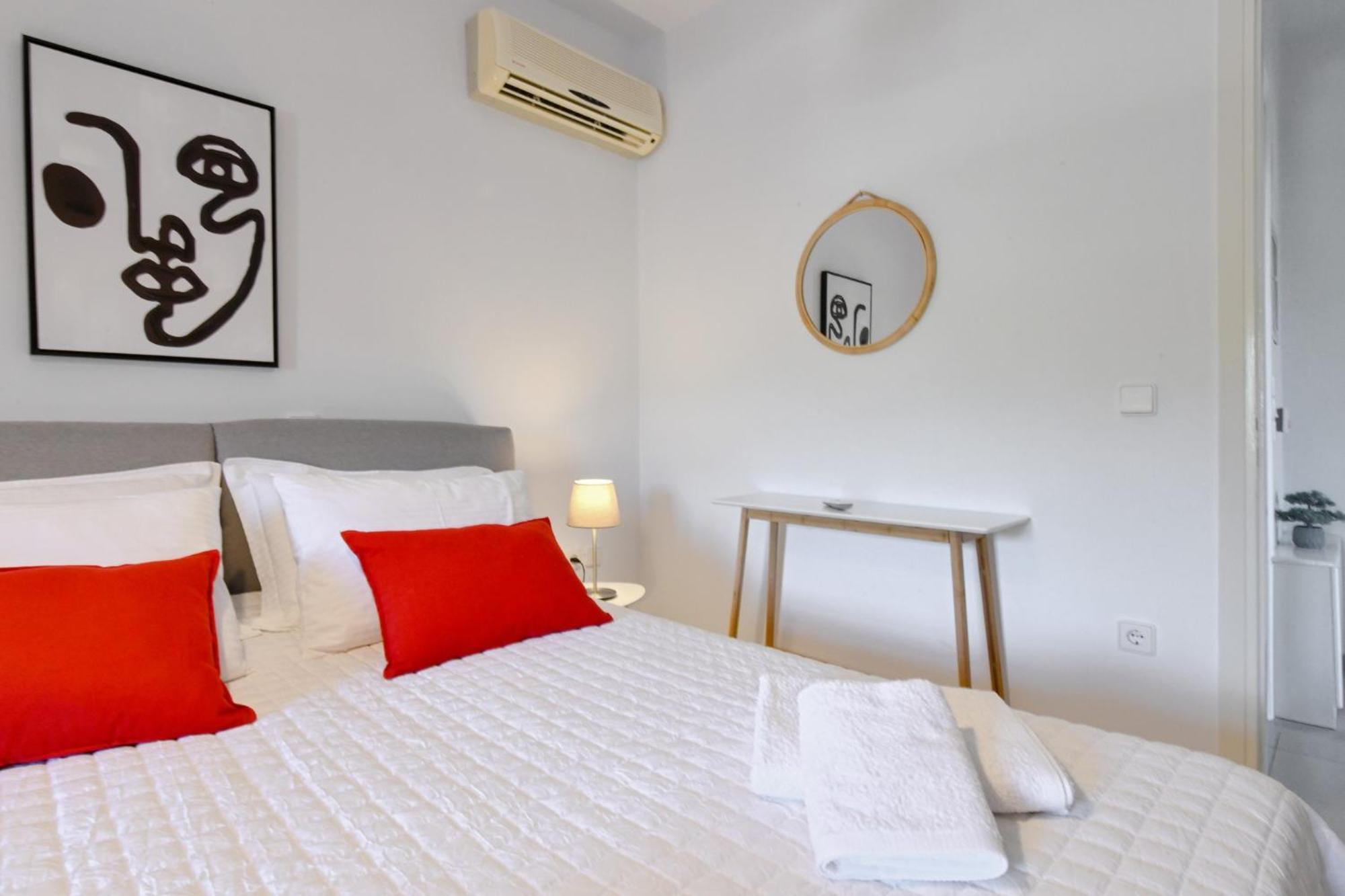 Amazing 2 Bedroom Apartment Overlooking The Marina Of Vourkárion Eksteriør billede